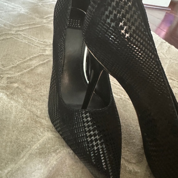 White House Black Market Black Houndstooth Pattern Heels - Picture 4 of 11